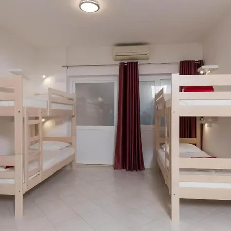 Free Bird - Bed In Four Bed Mixed 3 Holiday home