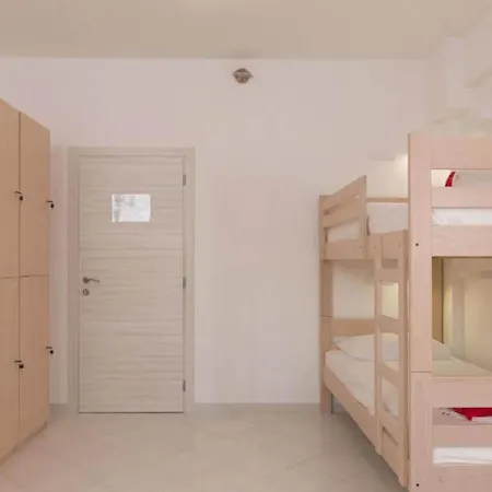 Free Bird - Bed In Four Bed Mixed 3 Holiday home